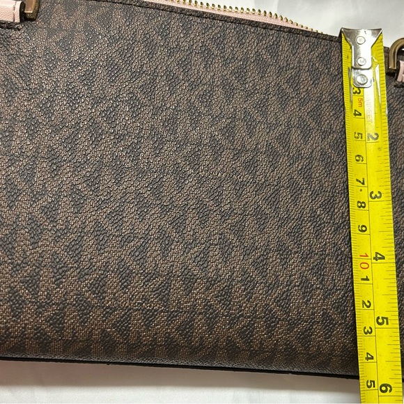 New Michael Kors Maisie
Large Pebbled Leather 2 in-1 Tote
Bag. - Picture 14 of 16